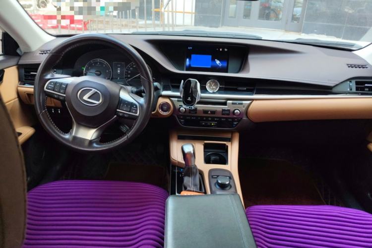 Used Lexus ES 2015 200 Comfort Edition Center Console