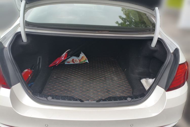 Used BMW 5 Series 2017 525Li Leading Model
