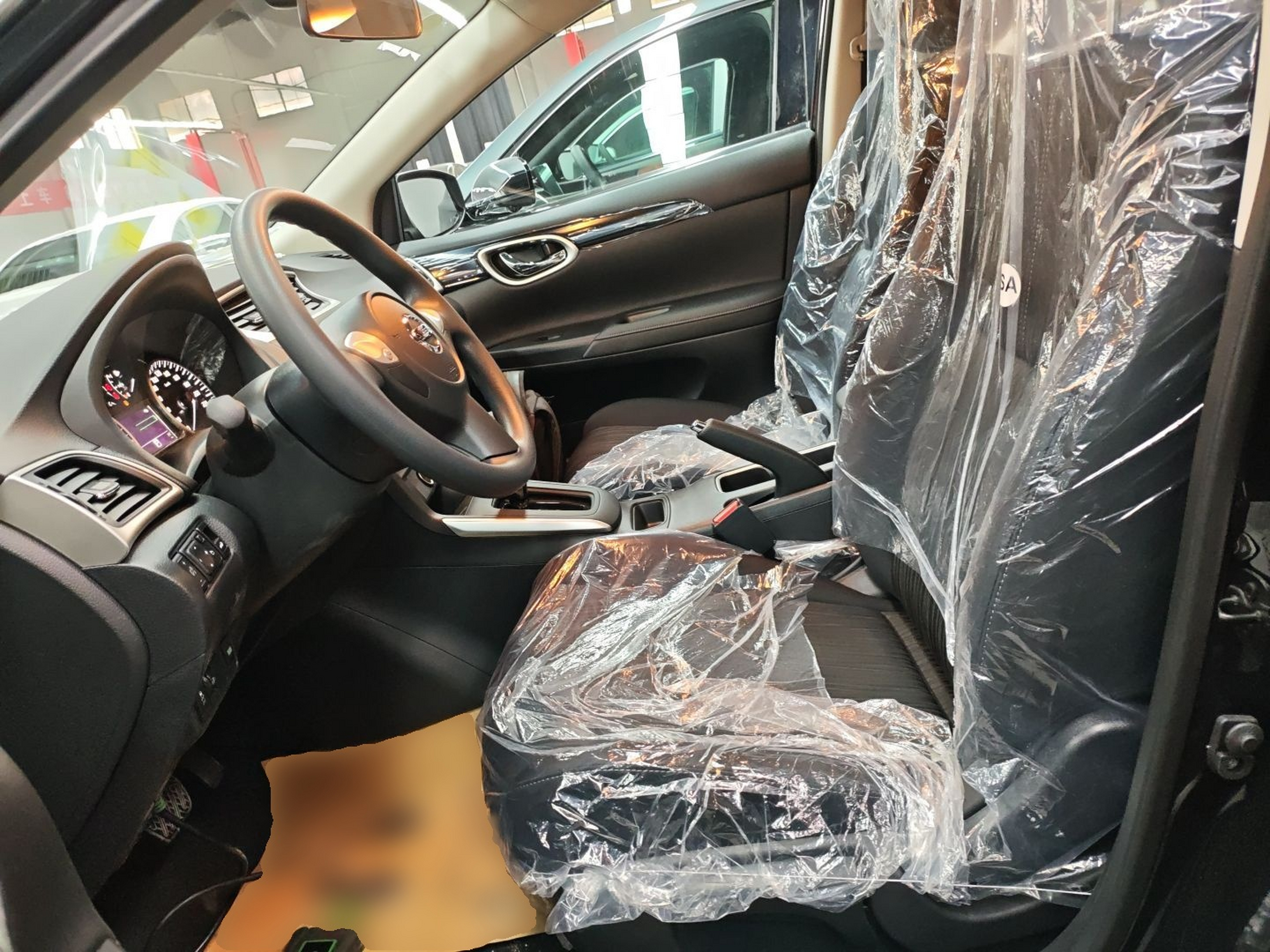 المقاعد الأمامية داخل السيارة