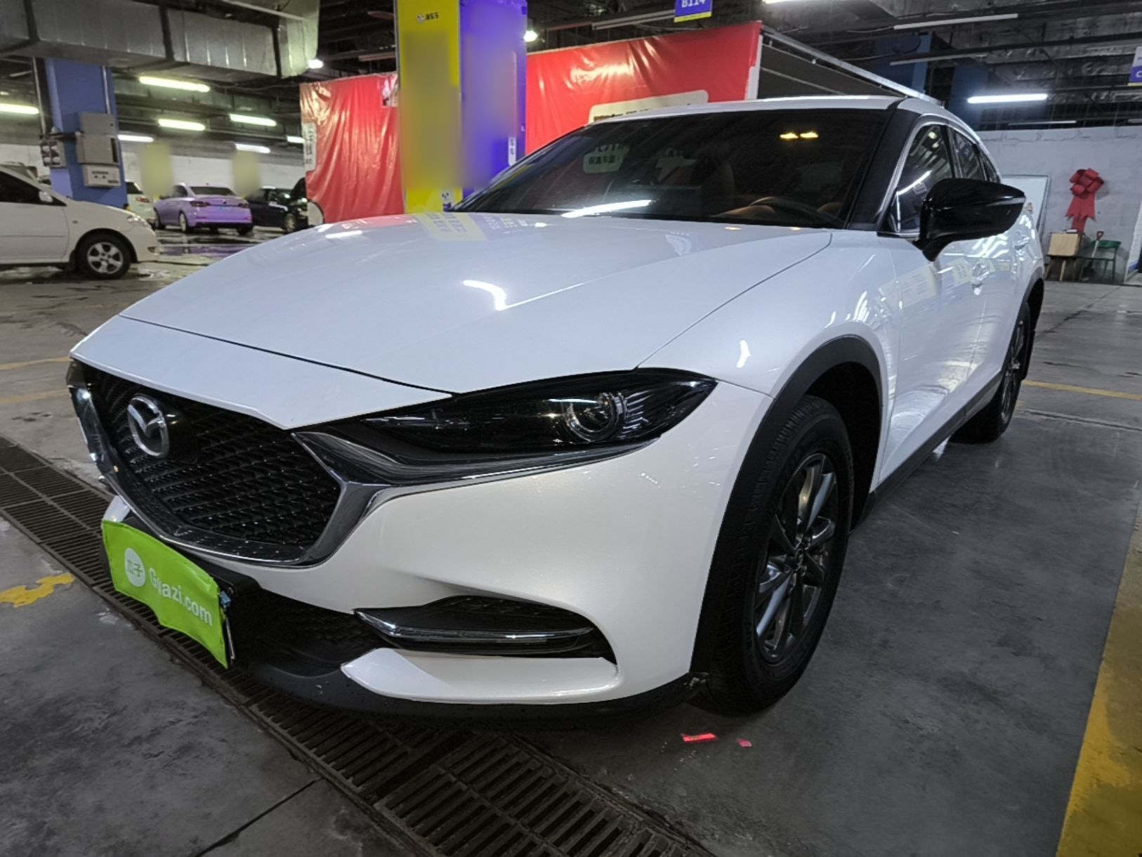 Под передней частью автомобиля