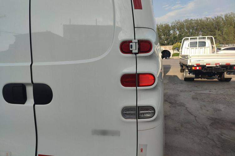 Used SAIC MAXUS Dana V1 2023 V1 Short Wheelbase High Roof (43 kWh)