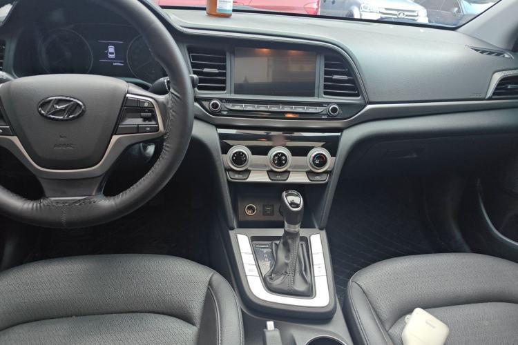Used Hyundai Elantra (6th Generation / Lingdong) 2020 1.5L CVT Smart & Stylish – Elite Version Center Console