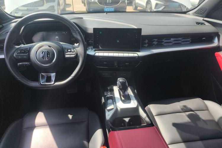 Used MG 5 2022 300TGI DCT Chao Yue Luxury Edition