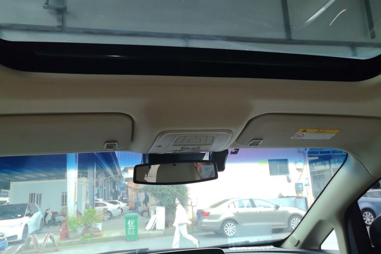 Used Buick GL8 2023 Facelifted Land Cruiser Executive Luxury Version
