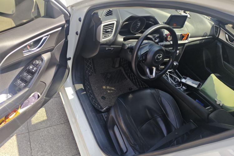 Used Mazda 3 Axela 2017 Sedan 1.5L Automatic Luxury Model China VI Standard
