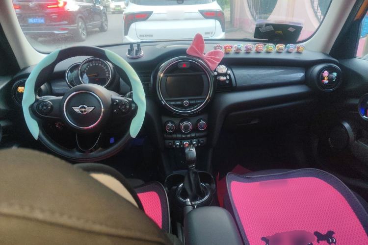 Used MINI 2015 1.5T COOPER Fun Five-Door Edition Center Console