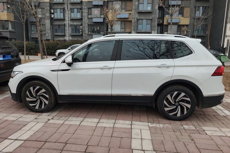 Used Volkswagen Tiguan L 2024 300TSI Automatic Two-Wheel Drive Smart Edition
