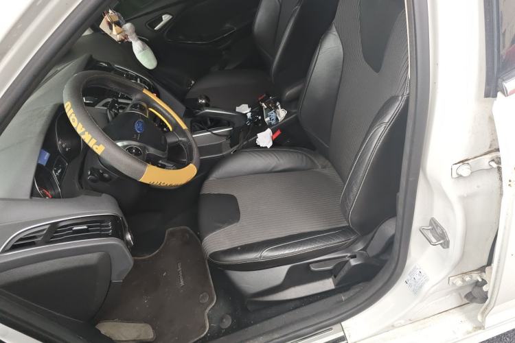 Used Ford Focus 2012 Hatchback 2.0L Manual Luxury Sport Model Left Front Seat