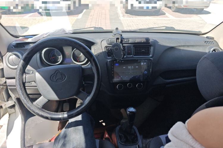 Used CHANGAN KAICHENG Ruixing M80 2021 1.6L Comfort Version 2-Seater Single-Steaming Air-Conditioned China VI Standard High-Roof Double-Swing Doors – DAM16KR Center Console