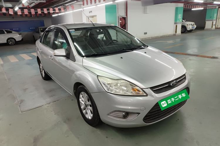 Used Ford Focus 2013 Sedan Classic 1.8L Manual Base Model Front Right 45 Deg