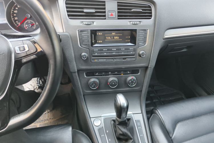 Used Volkswagen Golf 2014 1.4TSI Automatic Luxury Model Audio And AC Panel