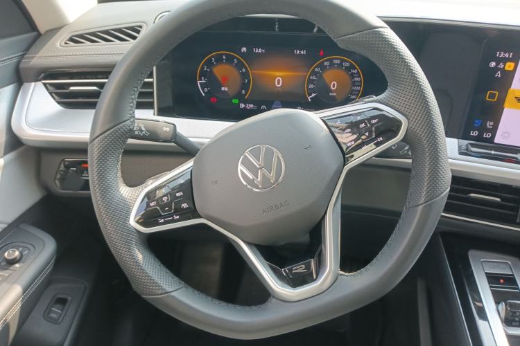 Used Volkswagen Tavendor 2024 380TSI All-Wheel-Drive R-Line Cruise Premium Edition Steering Wheel