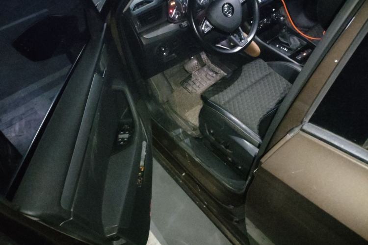 Used Skoda Superb 2016 TSI280 DSG Innovation Edition Driver Seat