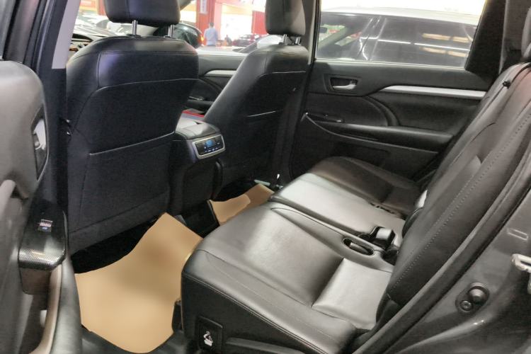 Used Toyota Highlander 2015 2.0T Four-Wheel Drive Luxury Edition 7-Seater Left Rear Seat