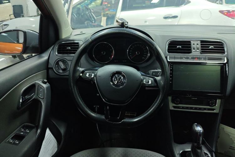 Used Volkswagen Polo 2016 1.6L Cross Polo Automatic Steering Wheel
