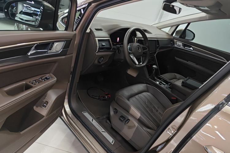 Used Volkswagen Viloran 2020 330TSI Luxury Edition Driver Seat