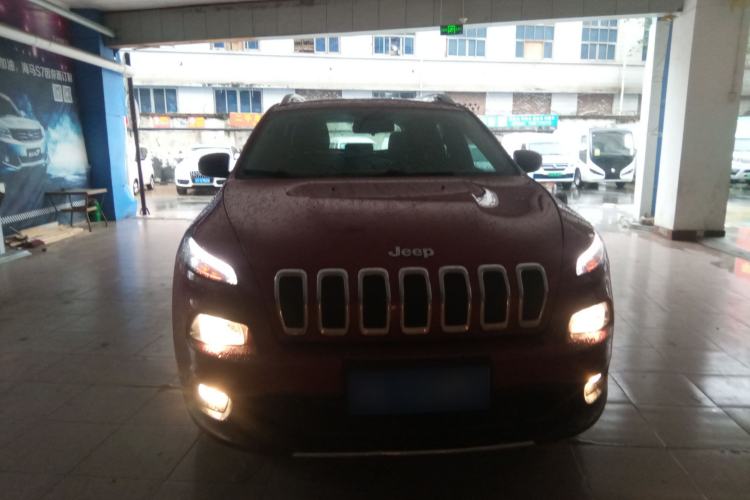 Used Jeep Cherokee 2017 2.0L Superior Edition Front