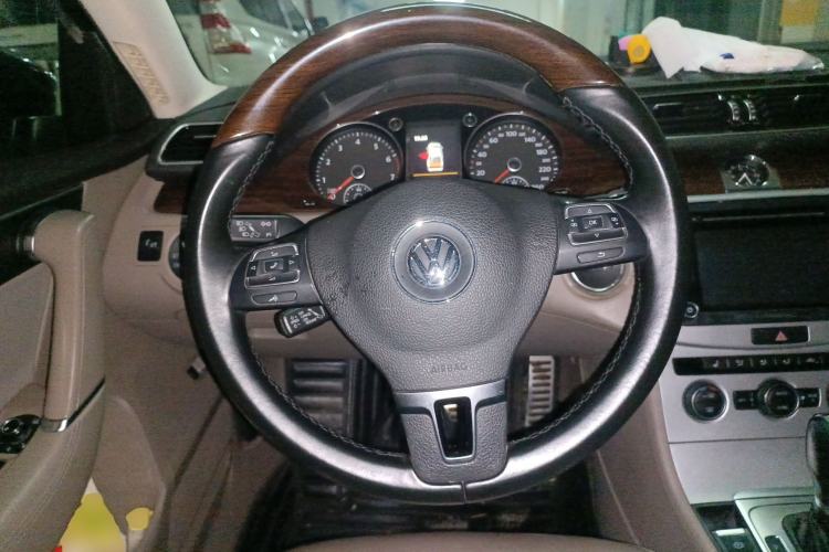 Used Volkswagen Magotan 2015 Revised Version 2.0 TSI Prestige Edition Steering Wheel
