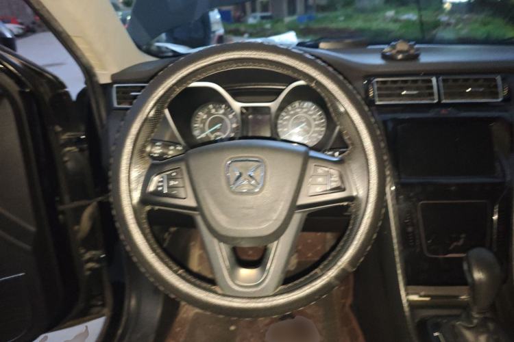 Used JMC Yusheng S330 2016 1.5L GTDi Automatic Two-Wheel Drive Flagship Edition Steering Wheel