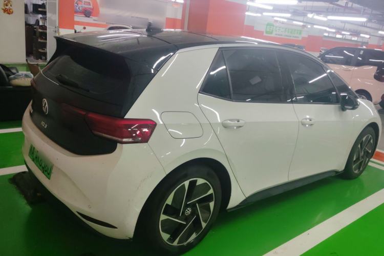 Used Volkswagen ID.3 2025 Smart Edition Outstanding Model Rear Right 45 Deg