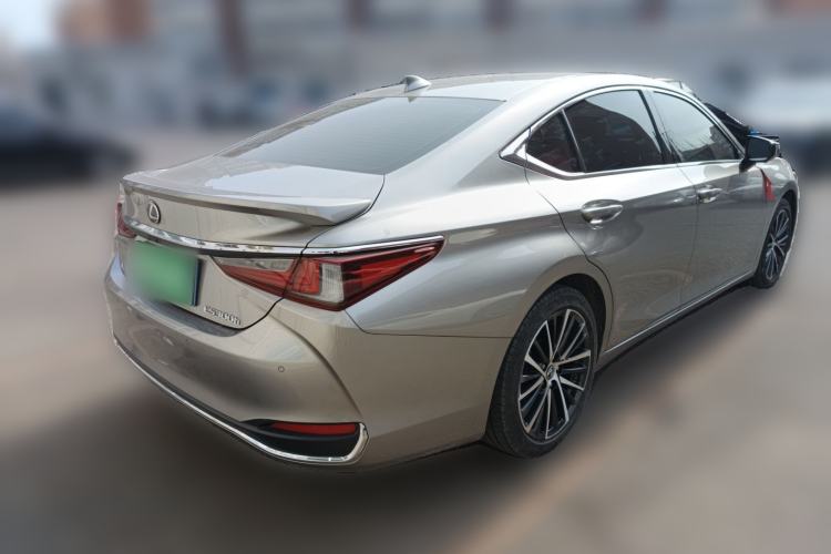 Used Lexus ES 2022 300h Deluxe Edition