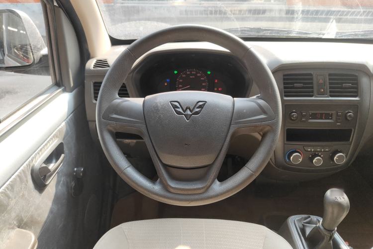 Used Wuling Rongguang S 2021 1.2L Base Model Window-Sealed 5-Seat LSI Car