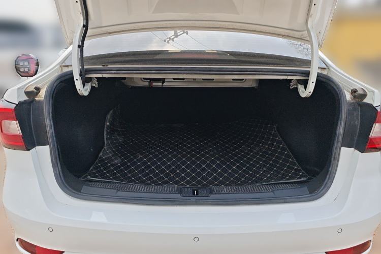 Used Roewe i5 2020 1.5L Manual 4G Connect Luxury Edition
