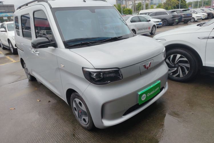 Used Wuling Zhiguang New Energy 2025 Comfort Model Front Right 45 Deg
