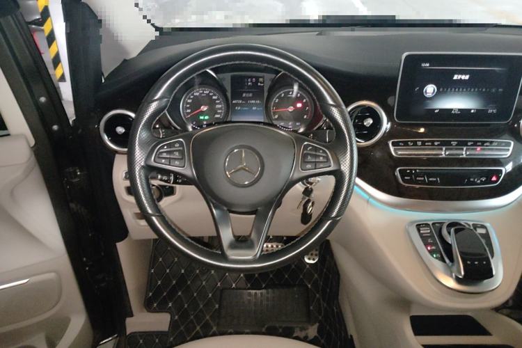 Used Mercedes-Benz V-Class 2017 V 260 L Prestige Extended Edition Steering Wheel