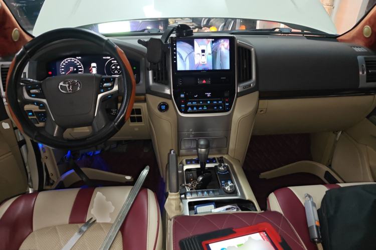 Used Toyota Land Cruiser 2019 4.0L GX-R GT Dual Fuel Sunroof Velvet Interior – Middle East Specification