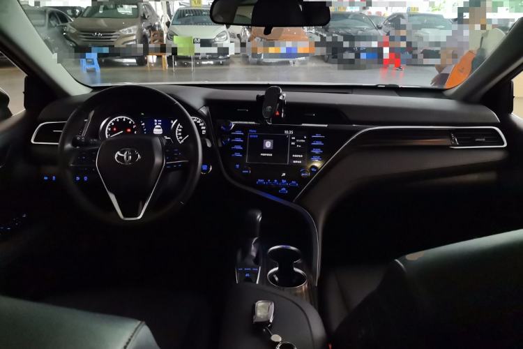 Used Toyota Camry 2018 2.5G Luxury Edition Center Console