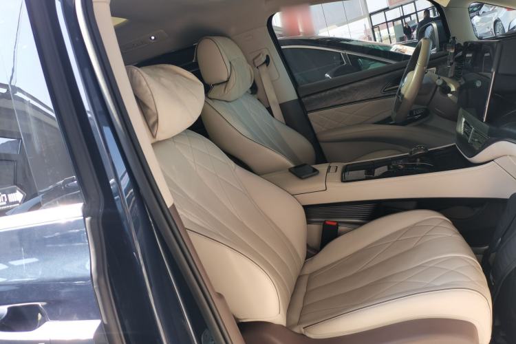 Used Denza D9 2022 DM-i 1040 Prestige Model
