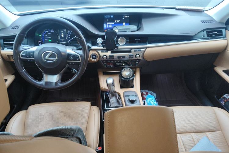 Used Lexus ES 2015 300h Comfort Edition
