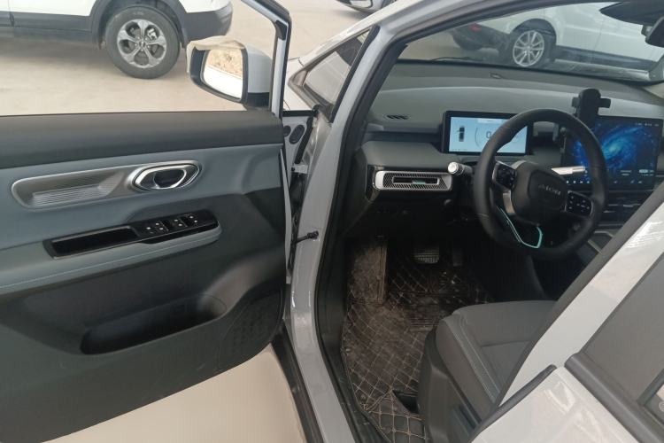 Used AION Y 2023 Plus 610 Enjoy Edition
