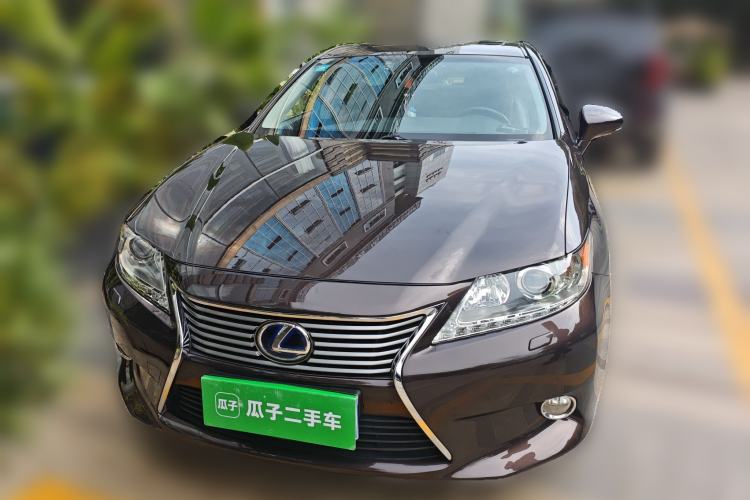Used Lexus ES 2013 300h Elite Edition
