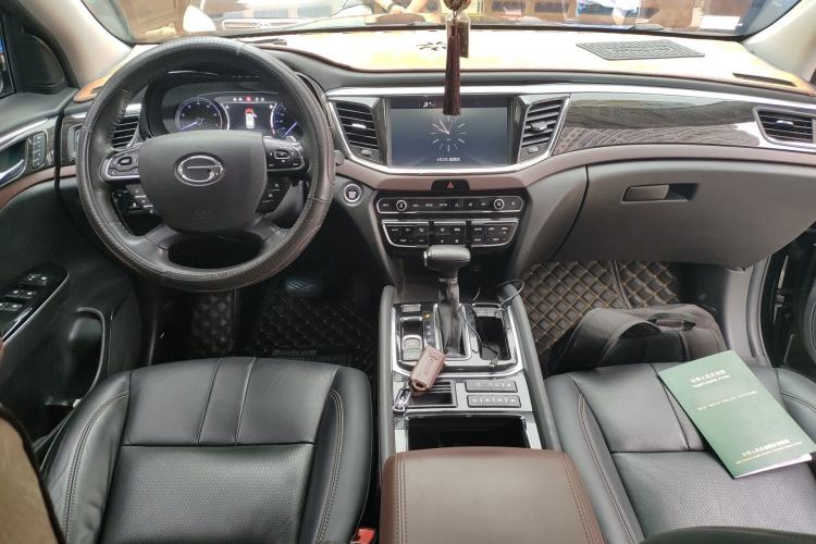 Used GAC Trumpchi GS8 2017 320T Two-Wheel Drive Luxury Smart Connectivity Version (7 Seats) Center Console