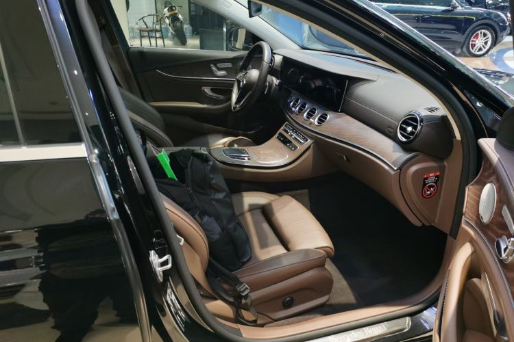 Used Mercedes-Benz E-Class 2022 Second Facelift E 300 L Luxury Edition
