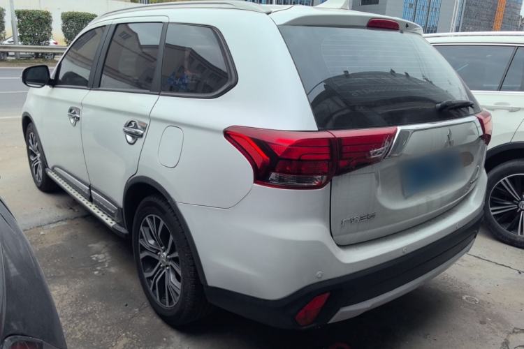 Used Mitsubishi Outlander 2018 2.0L Two-Wheel-Drive Jiale Edition 7-Seater