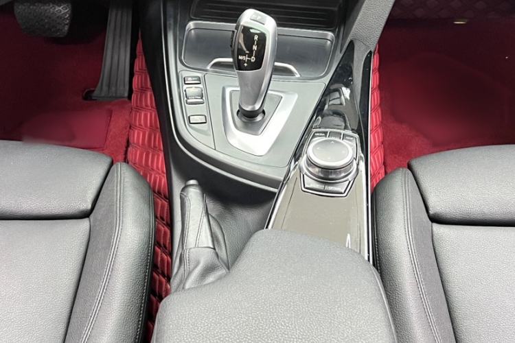 Used BMW 3 Series GT 2019 320i Sport Edition Interior 15