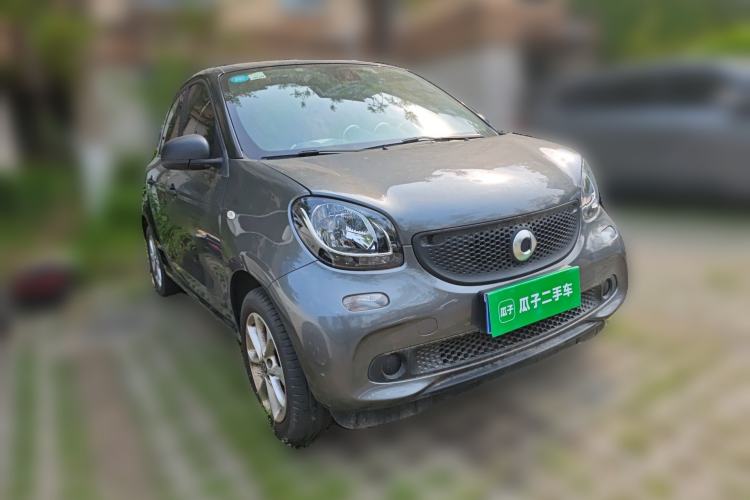 Used smart forfour 2018 1.0L 52 kW Dynamic Edition Front Right 45 Deg