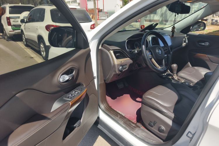 Used Jeep Cherokee 2016 2.4L Professional Smart Version Driver Seat