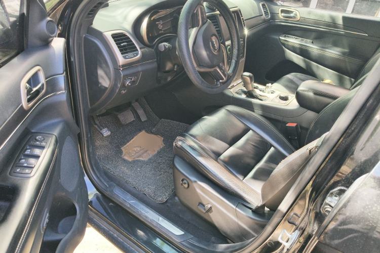 Used Jeep Grand Cherokee 2016 3.0L Comfort Navigation Edition Driver Seat