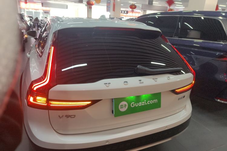 Used Volvo V90 2023 Cross Country B5 AWD Smart Range Edition
