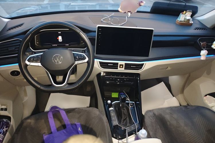 Used Volkswagen Tayron GTE Plug-in Hybrid 2023 280TSI Luxury Plus Advanced Edition Center Console