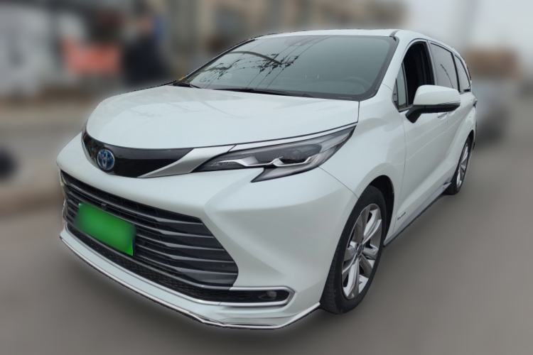 Used Toyota Sienna 2023 2.5L Hybrid Deluxe Edition