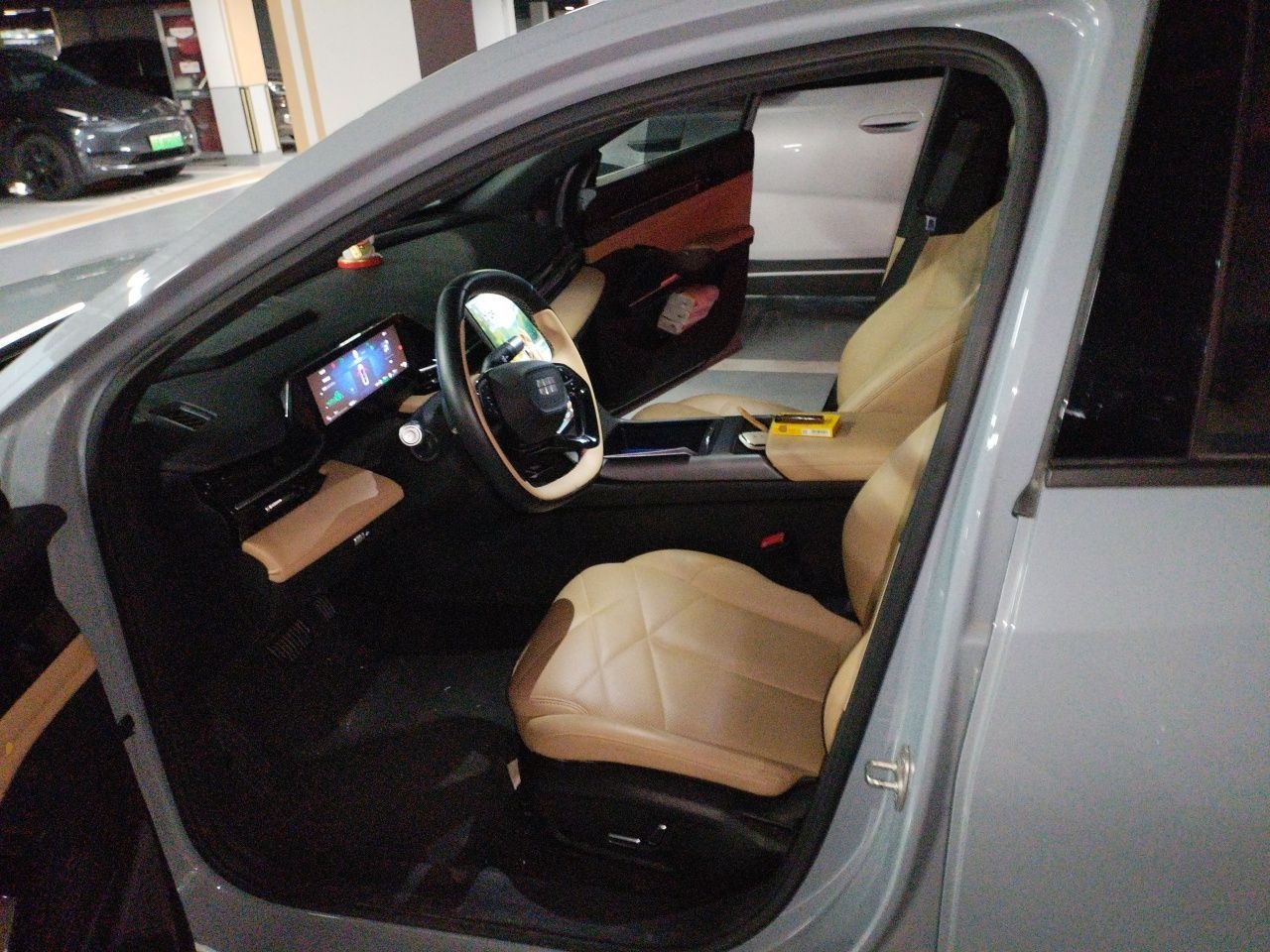 Geely Galaxy L6 2024 125km PLUS Dragon Edition — снимка 12