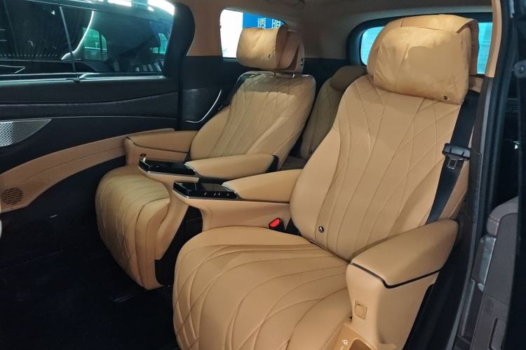 Used Denza D9 2025 DM-i Smart Drive 1020 Four-Wheel Drive Deluxe Model
