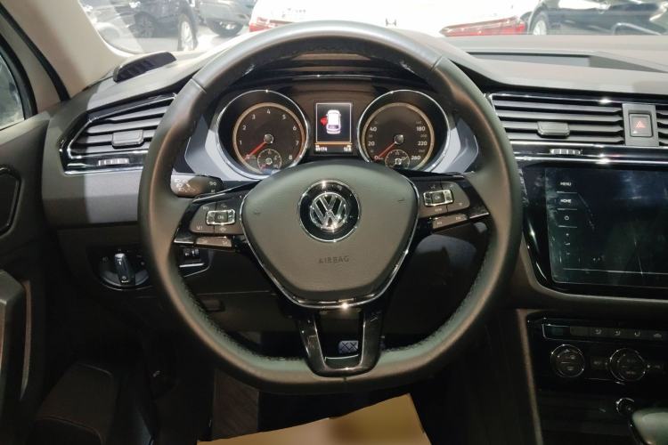 Used Volkswagen Tiguan L 2019 330TSI Automatic Two-Wheel Drive Panoramic Comfort Edition China VI Standard
