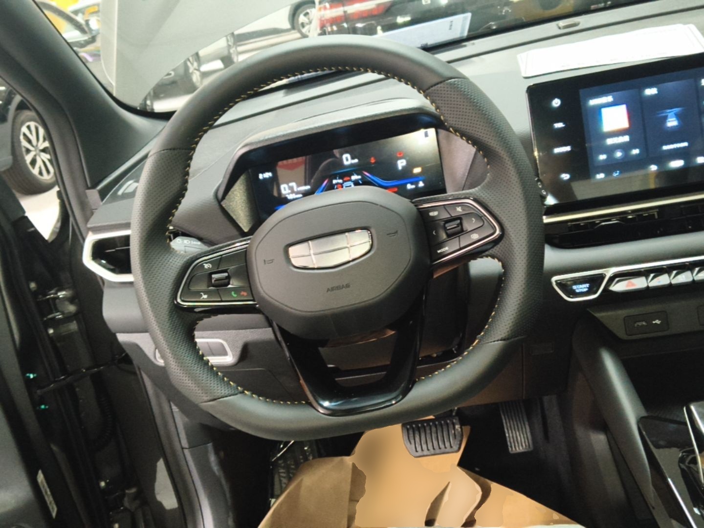 Geely Auto Coolray 2025 Bin Yue L 1.5TD DCT Beyond Edition — снимка 13