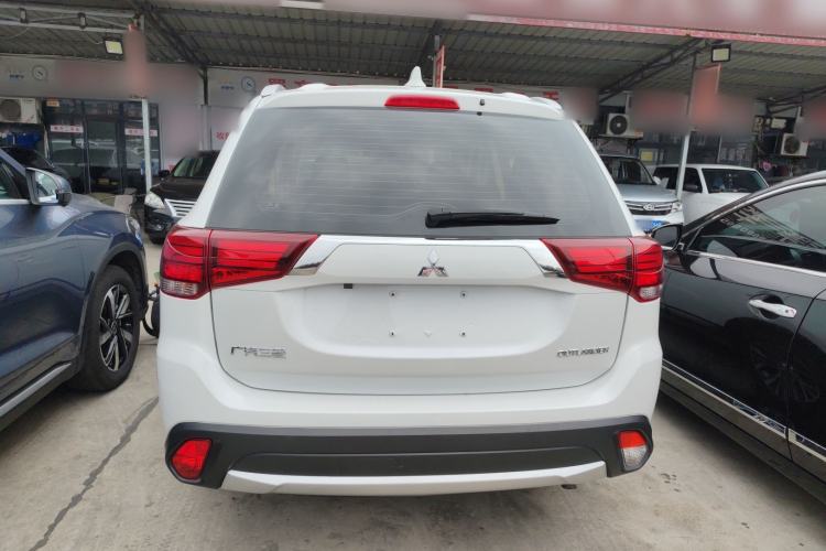 Used Mitsubishi Outlander 2018 2.0L Two-Wheel-Drive Jiale Edition 7-Seater
